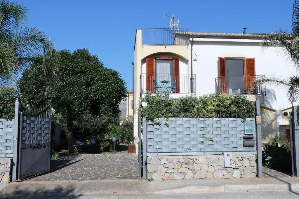 Villa Cavalluccio Marino Con Piscina Idromassaggio Carini Italia