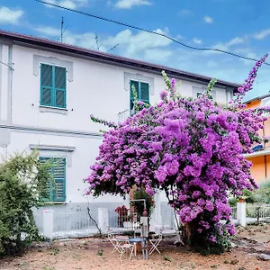 Casa Elegante In Mezzo Al , La Spezia Italy