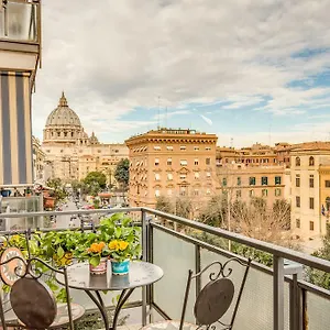 Con Vista San Pietro , Rome Italy